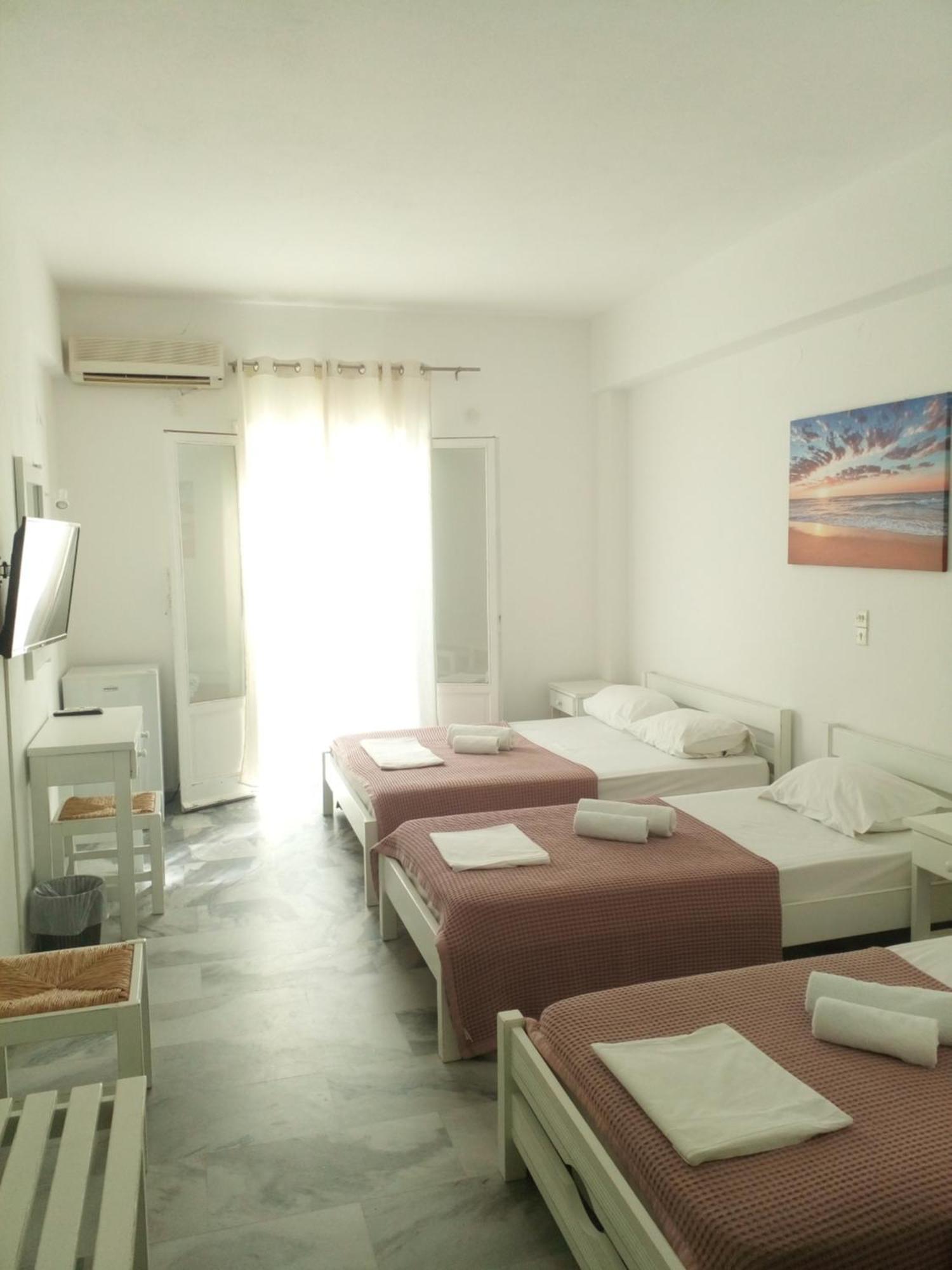 Frangiscos Hostel Parikia  Bagian luar foto