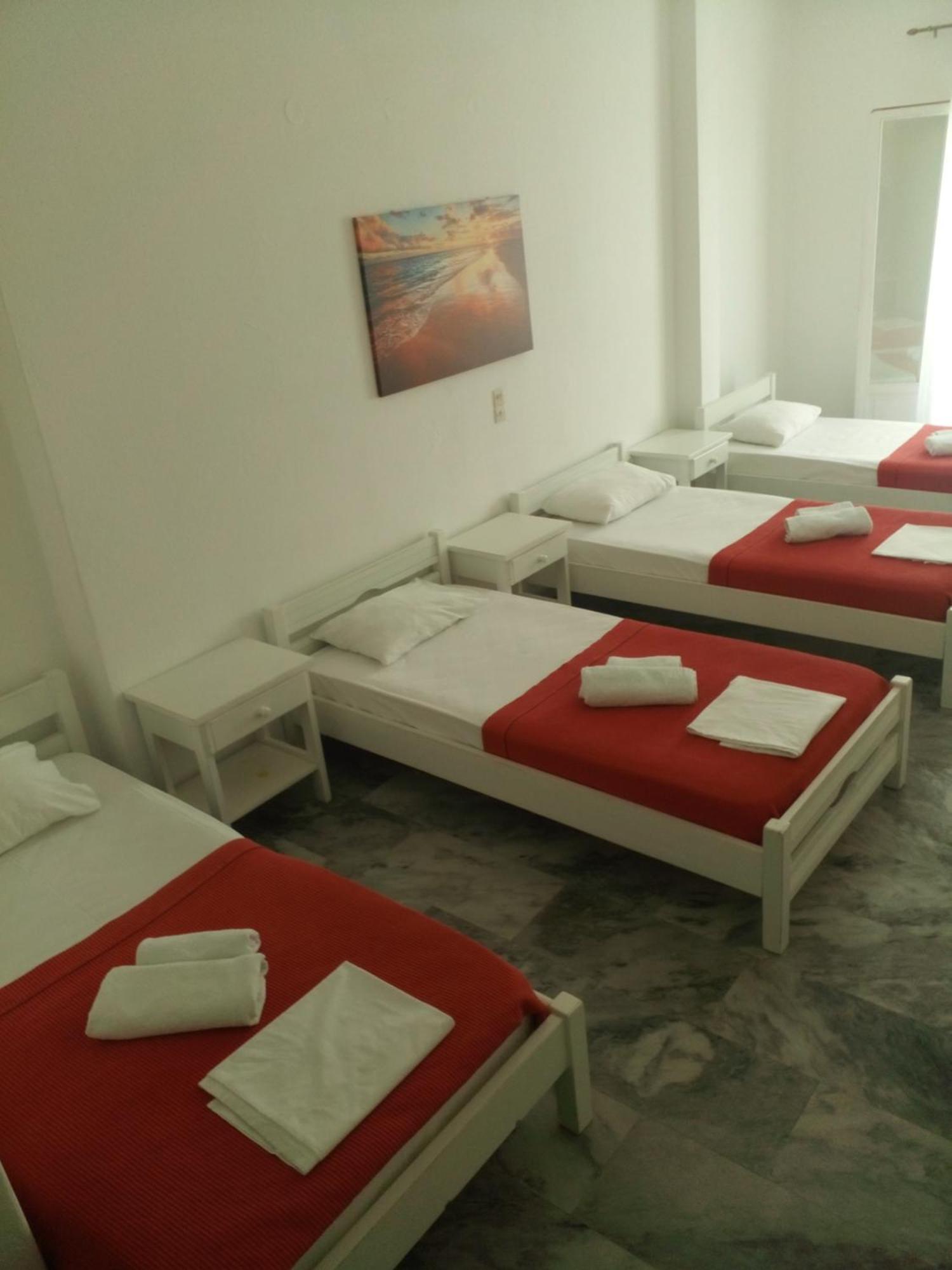 Frangiscos Hostel Parikia  Bagian luar foto