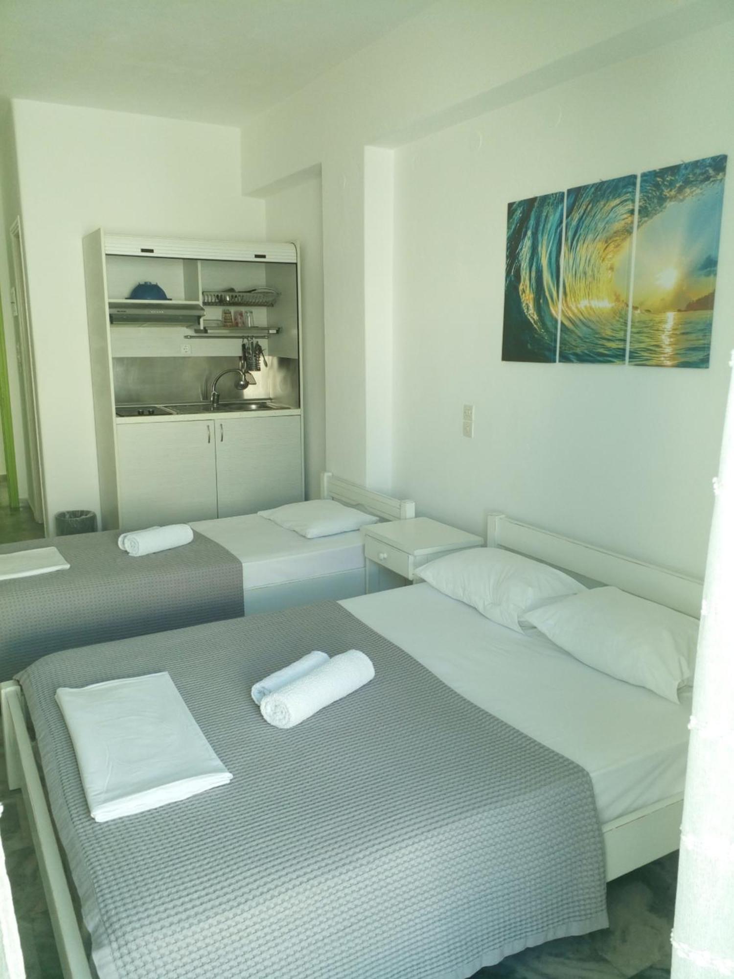 Frangiscos Hostel Parikia  Bagian luar foto