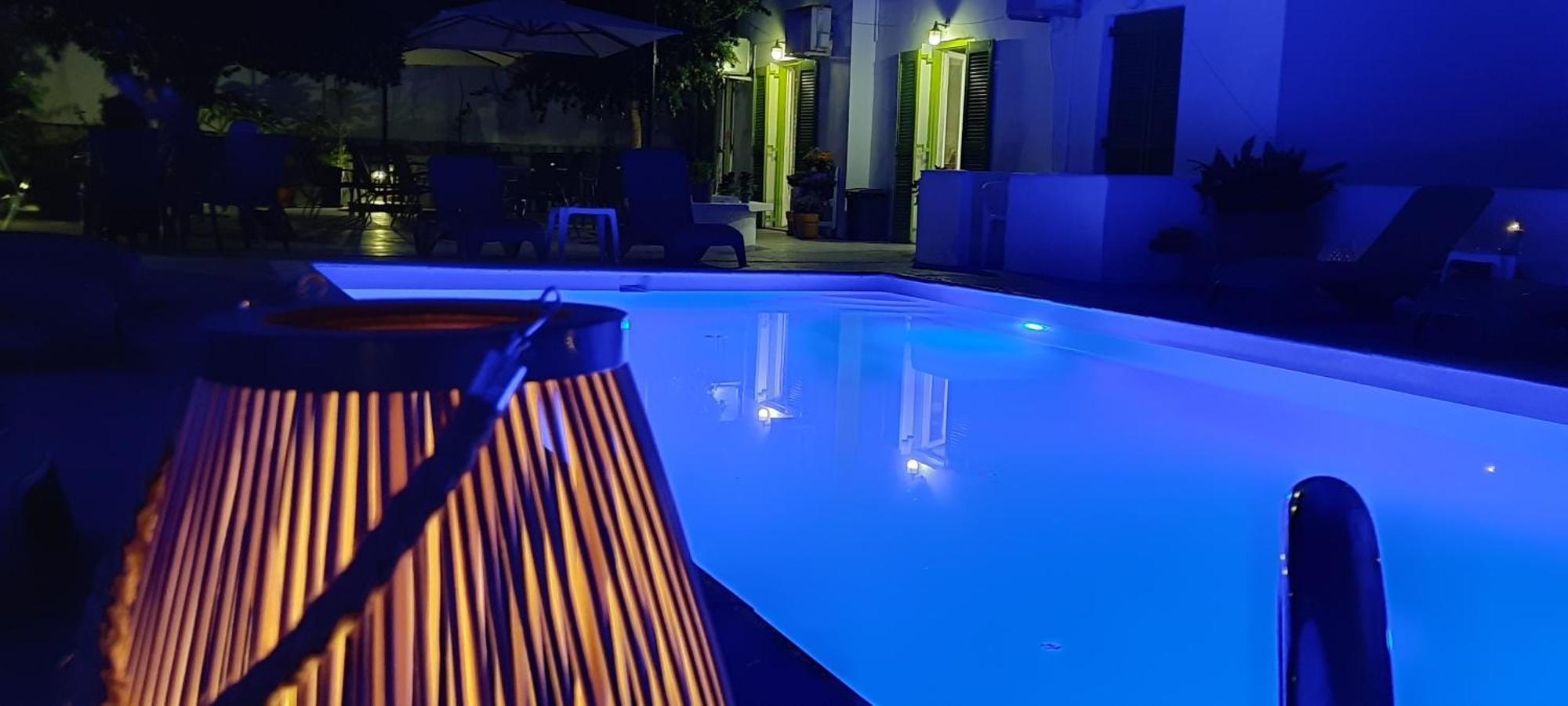 Frangiscos Hostel Parikia  Bagian luar foto