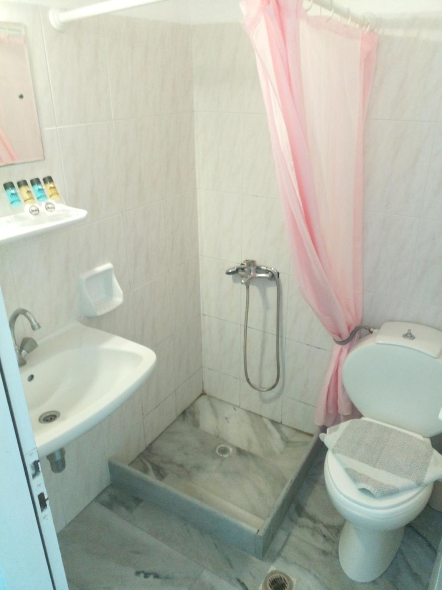 Frangiscos Hostel Parikia  Bagian luar foto