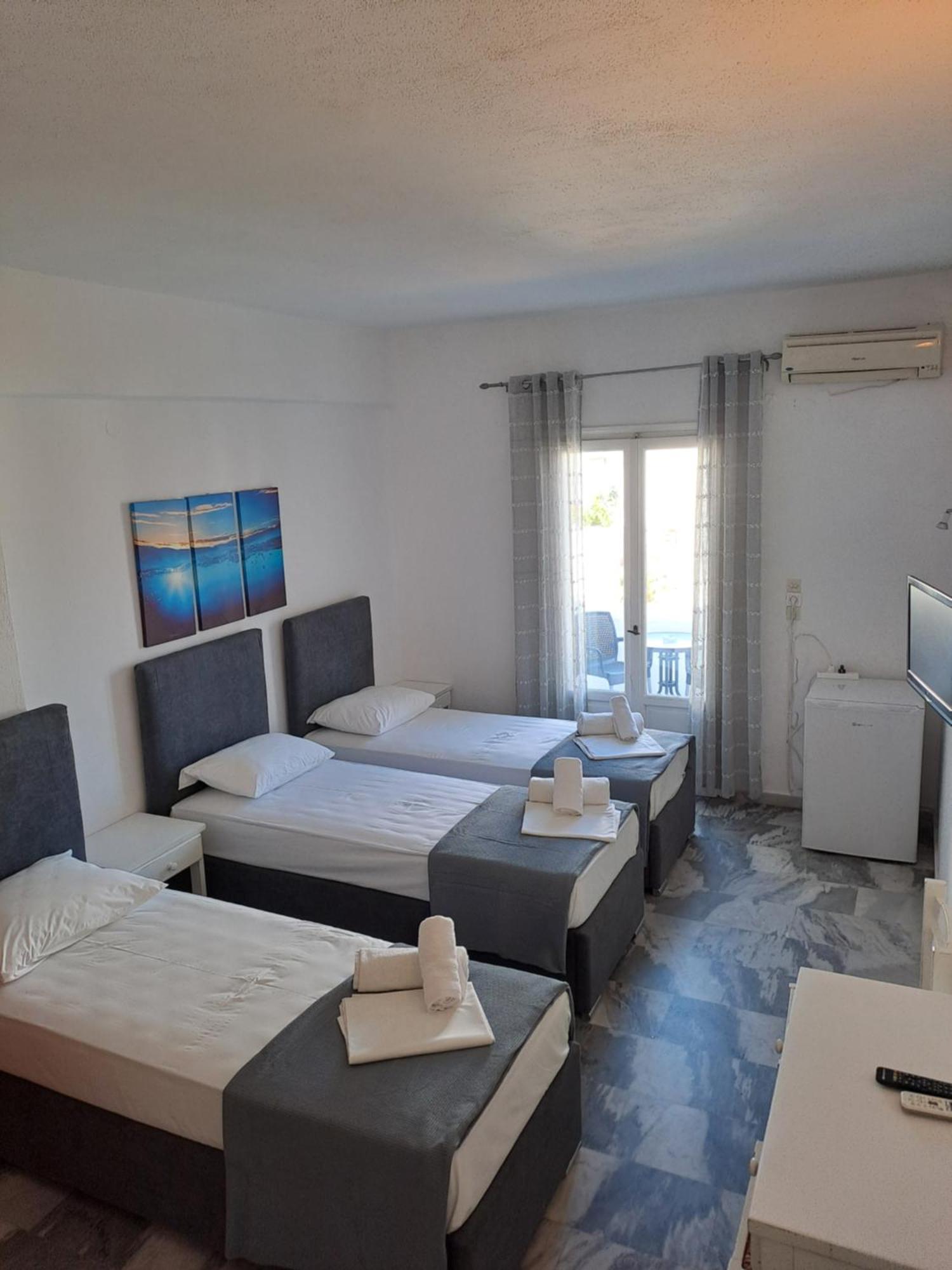 Frangiscos Hostel Parikia  Bagian luar foto