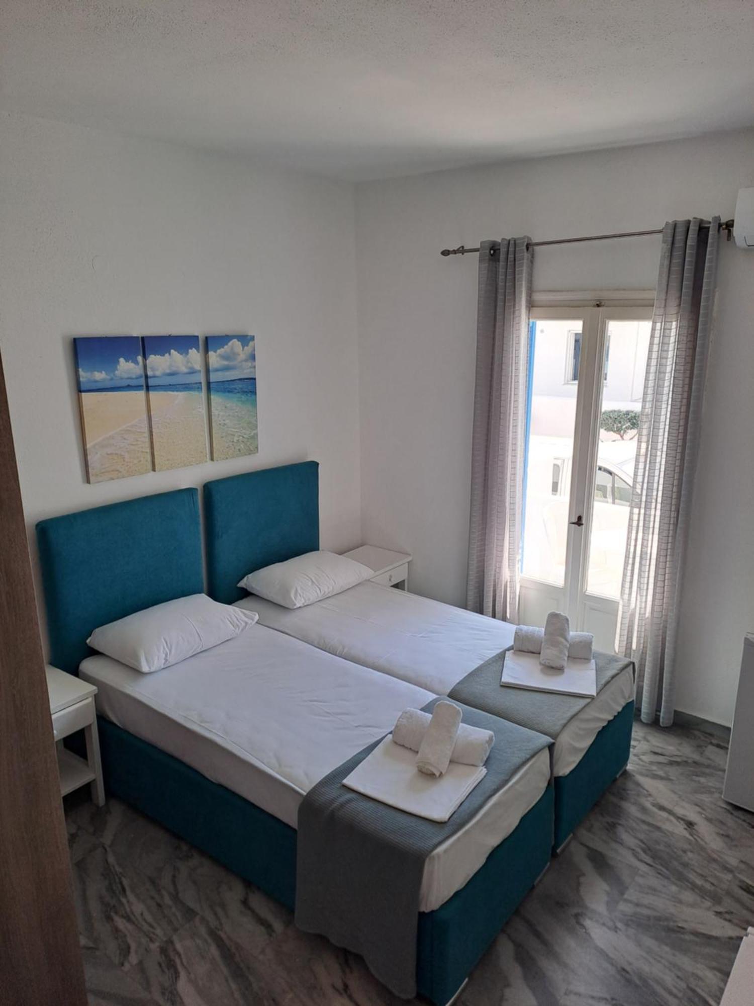 Frangiscos Hostel Parikia  Bagian luar foto