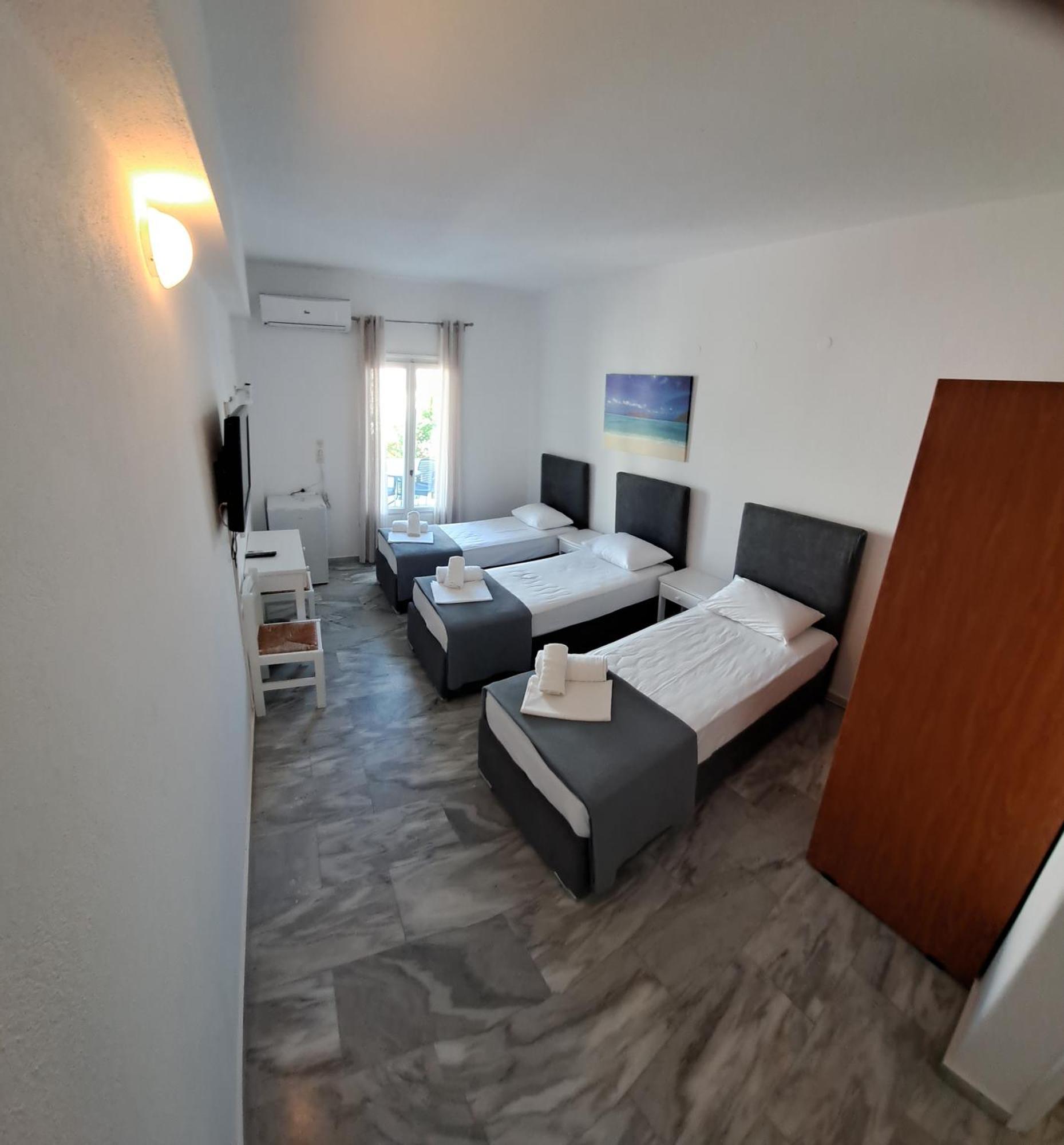 Frangiscos Hostel Parikia  Bagian luar foto